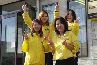 屋久島空港レンタカーNAVIは全員女性スタッフ。みなさまのご利用をお待ちしております。